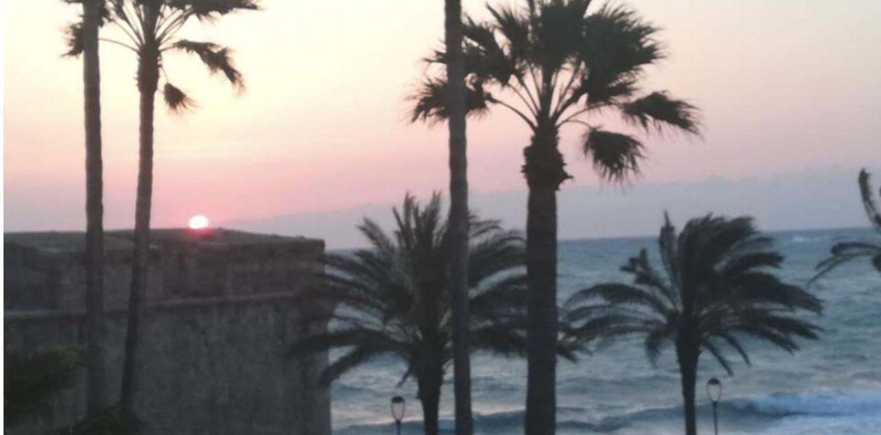 Vue Mer Et Remparts. Entre Vieille Ville Et Plages Antibes Exteriér fotografie