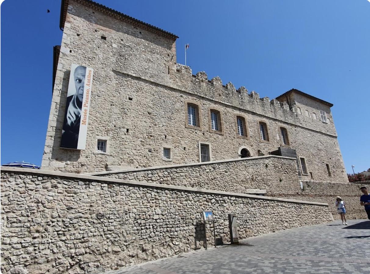 Vue Mer Et Remparts. Entre Vieille Ville Et Plages Antibes Exteriér fotografie