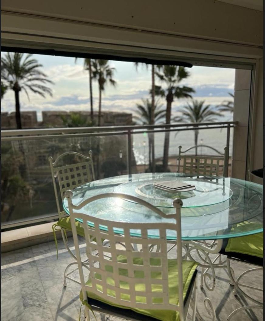 Vue Mer Et Remparts. Entre Vieille Ville Et Plages Antibes Exteriér fotografie