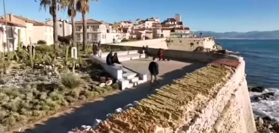Vue Mer Et Remparts. Entre Vieille Ville Et Plages Antibes Exteriér fotografie