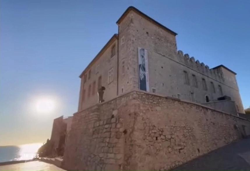 Vue Mer Et Remparts. Entre Vieille Ville Et Plages Antibes Exteriér fotografie